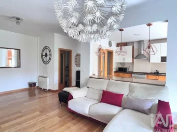 Apartamento T2 para Arrendamento em Santa Maria, São Pedro e Matacães