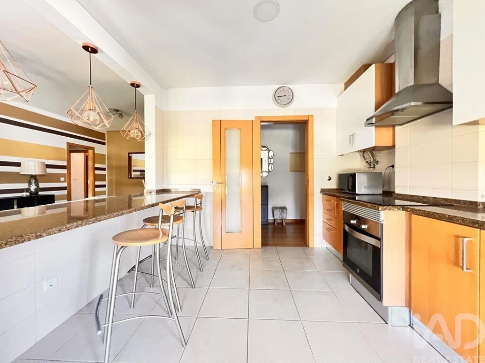 Apartamento T2 para Arrendamento em Santa Maria, São Pedro e Matacães Foto 1