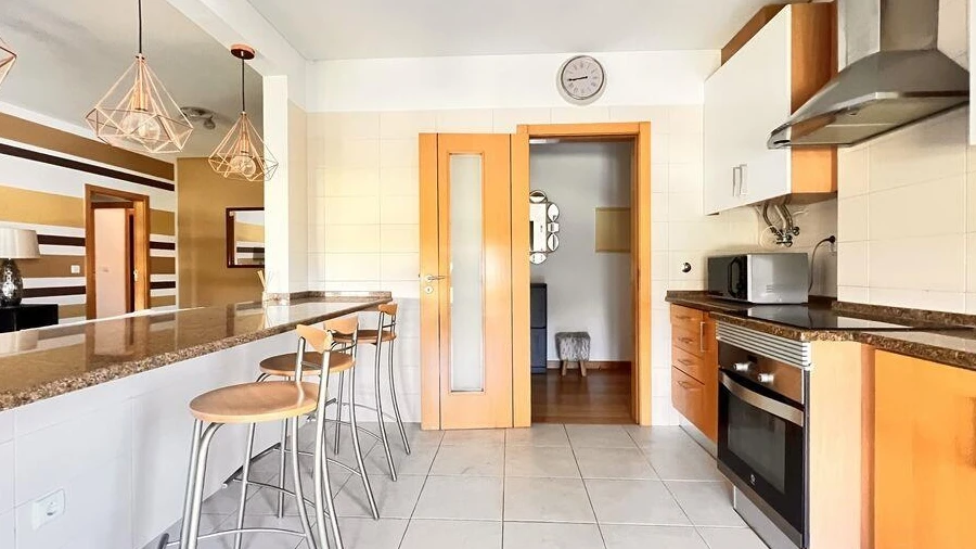Apartamento T2 para Arrendamento em Santa Maria, São Pedro e Matacães