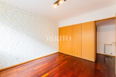 Apartamento T3 para Venda em Vila Nova de Famalicão e Calendário