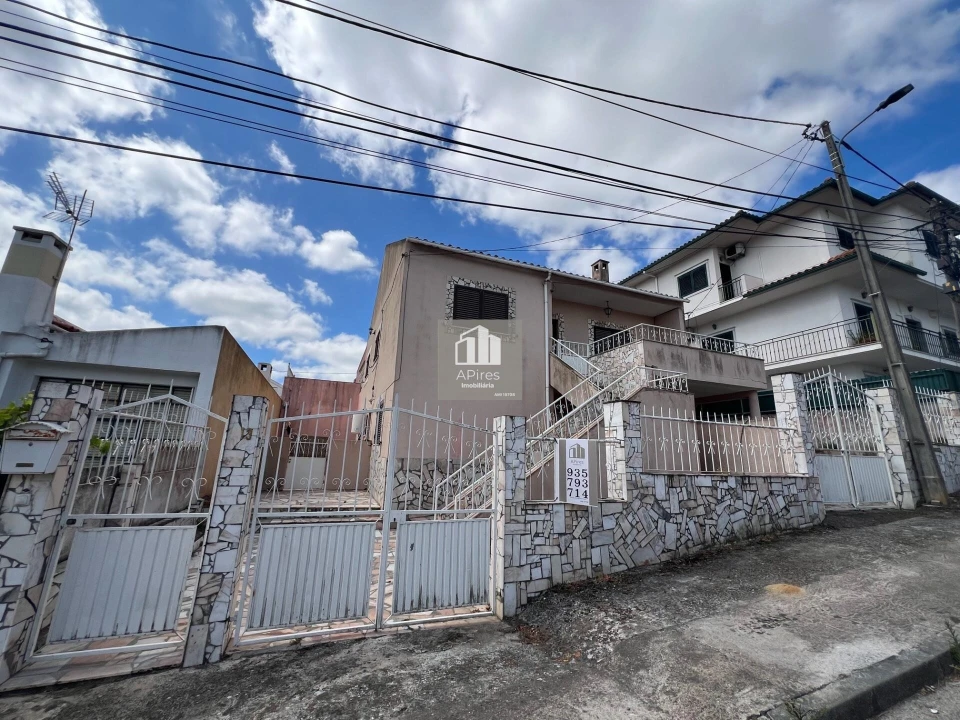 Moradia T8 para Venda em Corroios Foto 1