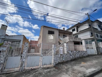 Moradia T8 para Venda em Corroios