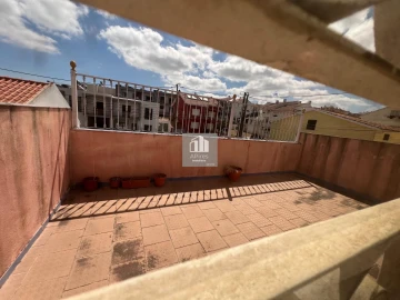 Moradia T8 para Venda em Corroios