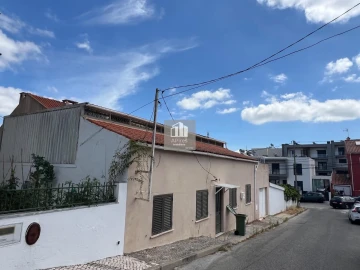 Moradia T8 para Venda em Corroios