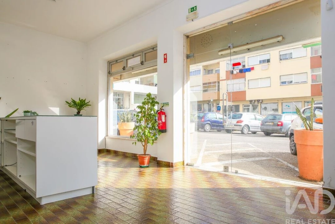Loja para Arrendamento em Lourinhã e Atalaia Foto 1