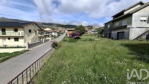 Moradia T3 para Venda em Adoufe e Vilarinho de Samardã