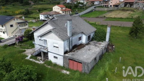 Moradia T3 para Venda em Adoufe e Vilarinho de Samardã
