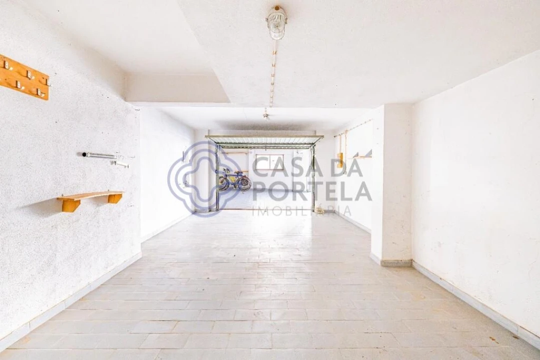 Garagem para Venda em Amora Foto 3