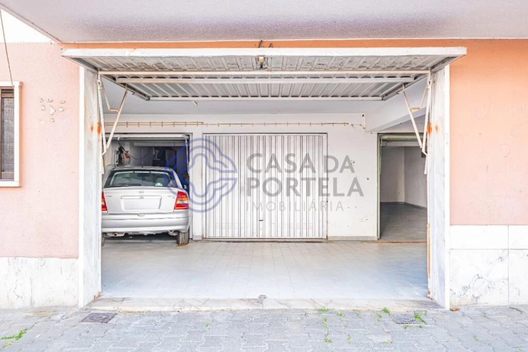 Garagem para Venda em Amora Foto 2