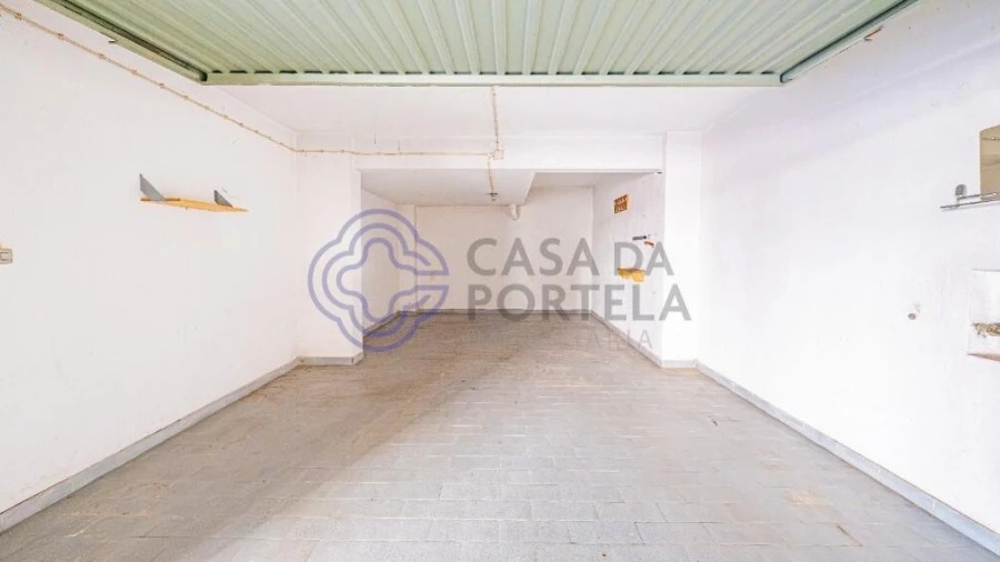 Garagem para Venda em Amora