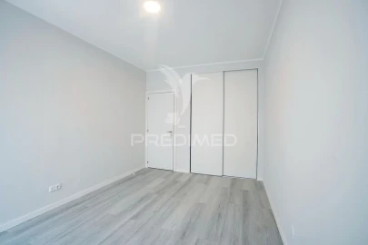Apartamento T2 para Venda em Oeiras e São Julião da Barra, Paço de Arcos e Caxias
