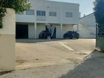 Armazém para Venda em Alcanena e Vila Moreira