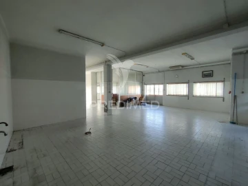 Armazém para Venda em Alcanena e Vila Moreira