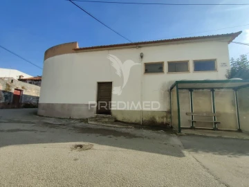Armazém para Venda em Alcanena e Vila Moreira