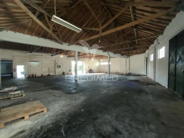 Armazém para Venda em Alcanena e Vila Moreira