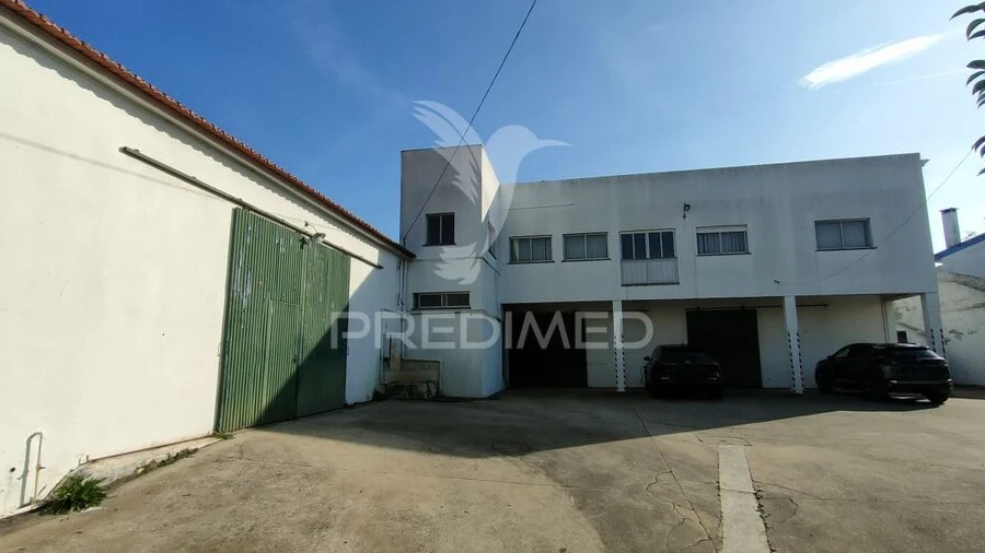 Armazém para Venda em Alcanena e Vila Moreira