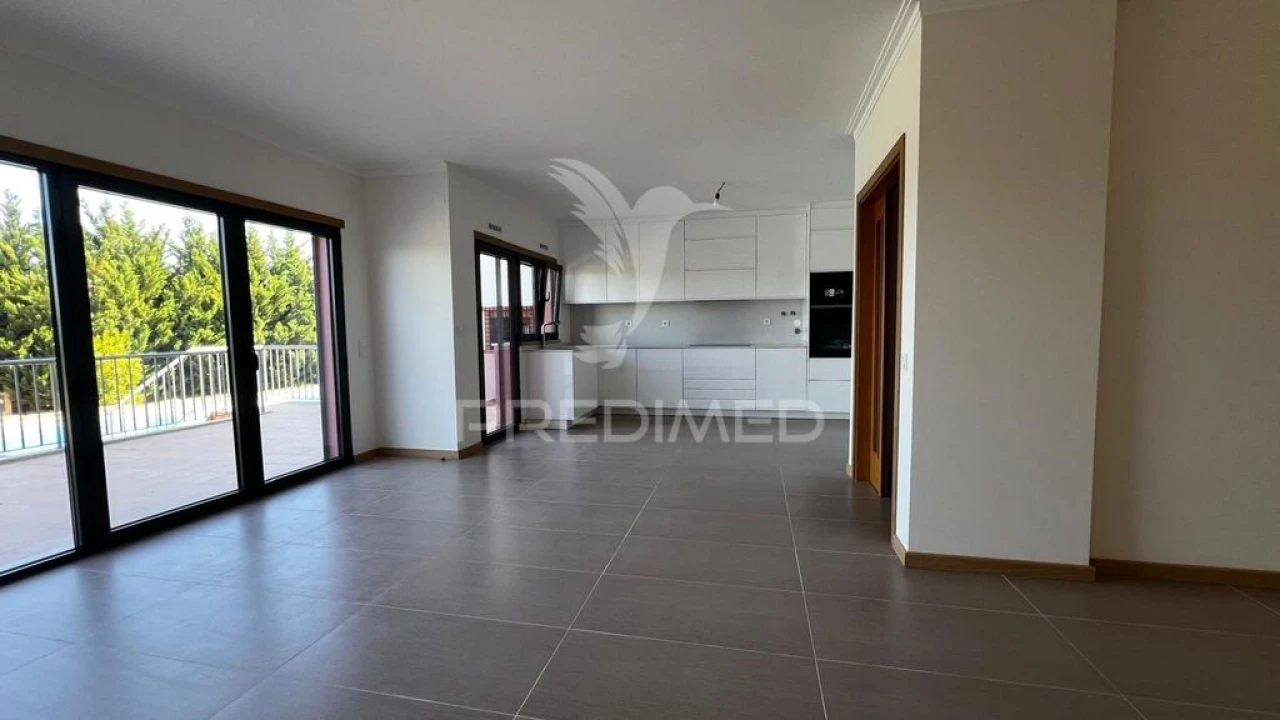 Moradia T3 para Venda em Guia Foto 20