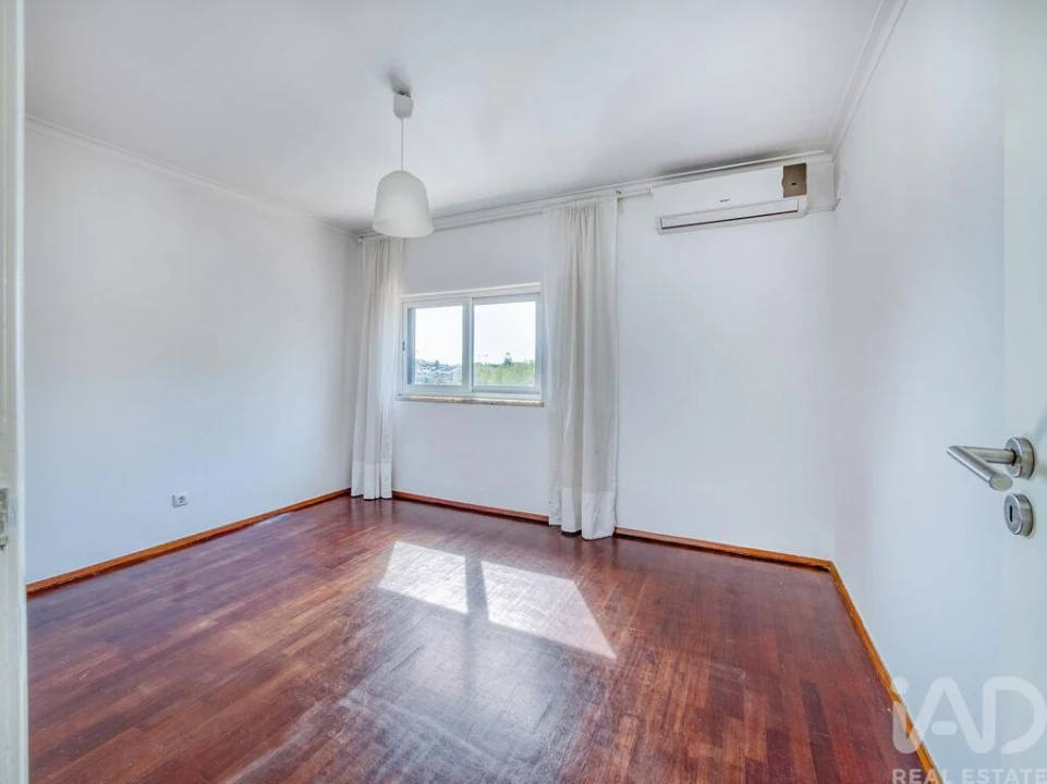 Apartamento T5 para Venda em Carcavelos e Parede Foto 23