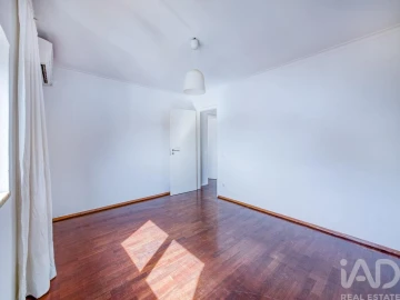 Apartamento T5 para Venda em Carcavelos e Parede