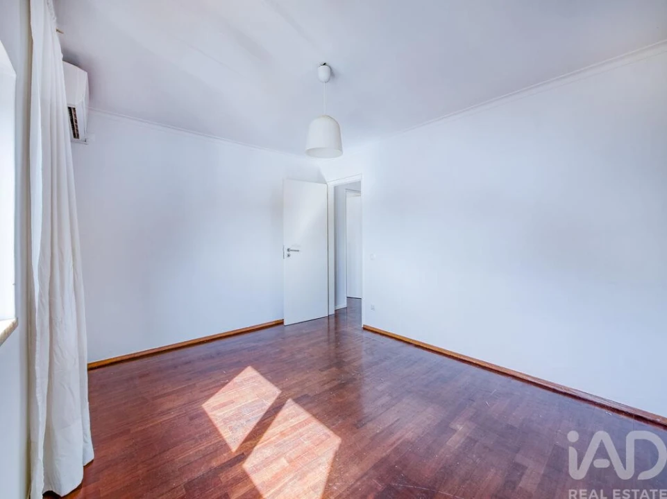 Apartamento T5 para Venda em Carcavelos e Parede Foto 25