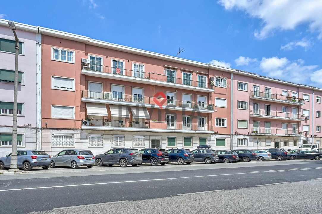 Apartamento T3 para Venda em Alvalade Foto 1