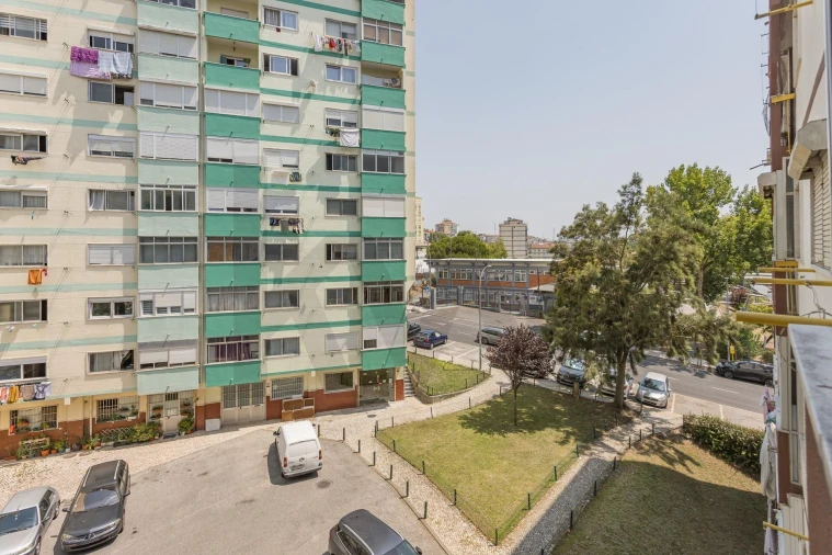 Apartamento T2 para Venda em Agualva e Mira-Sintra Foto 18