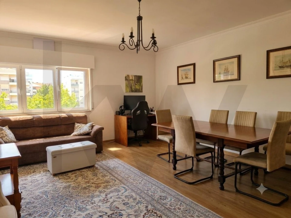Apartamento T2 para Venda em Algés, Linda-A-Velha e Cruz Quebrada-Dafundo Foto 1