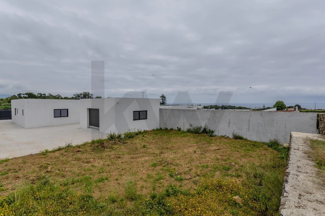 Moradia T3 para Venda em Rabo de Peixe Foto 6