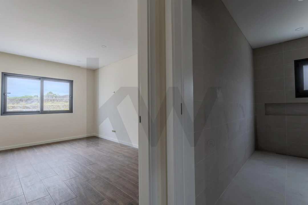 Moradia T3 para Venda em Rabo de Peixe Foto 29
