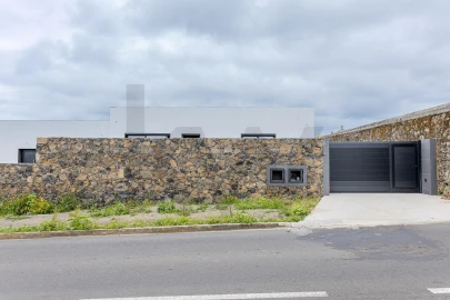 Moradia T3 para Venda em Rabo de Peixe