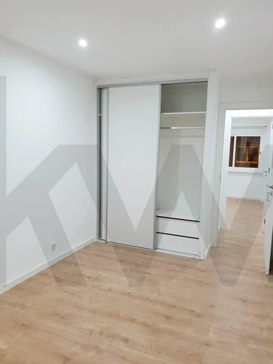 Apartamento T2 para Venda em Odivelas Foto 2