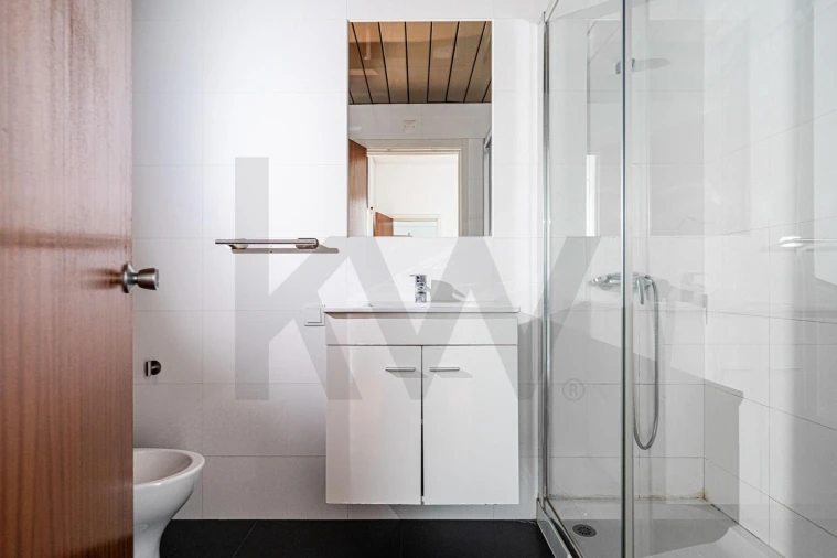 Apartamento T2 para Arrendamento em Alvalade Foto 5