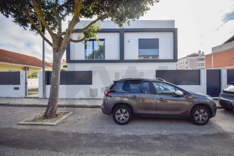Moradia T3 para Venda em São Domingos de Rana Foto 23