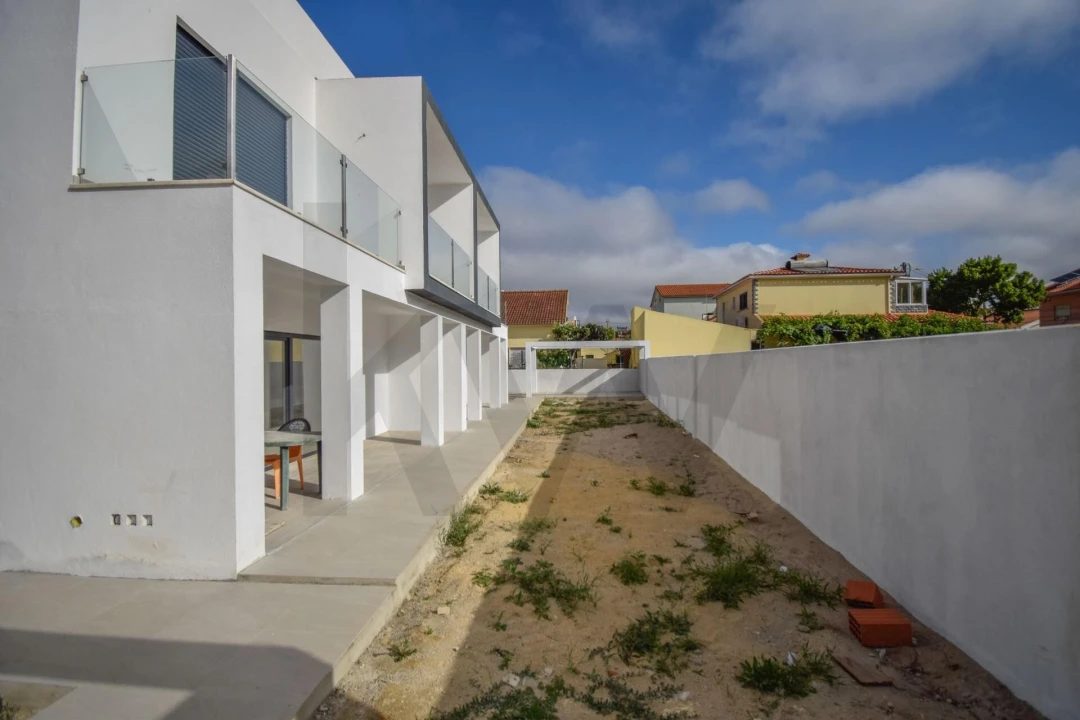 Moradia T3 para Venda em São Domingos de Rana Foto 32