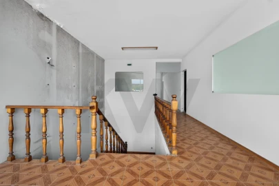 Armazém para Venda em Vila de Cucujães