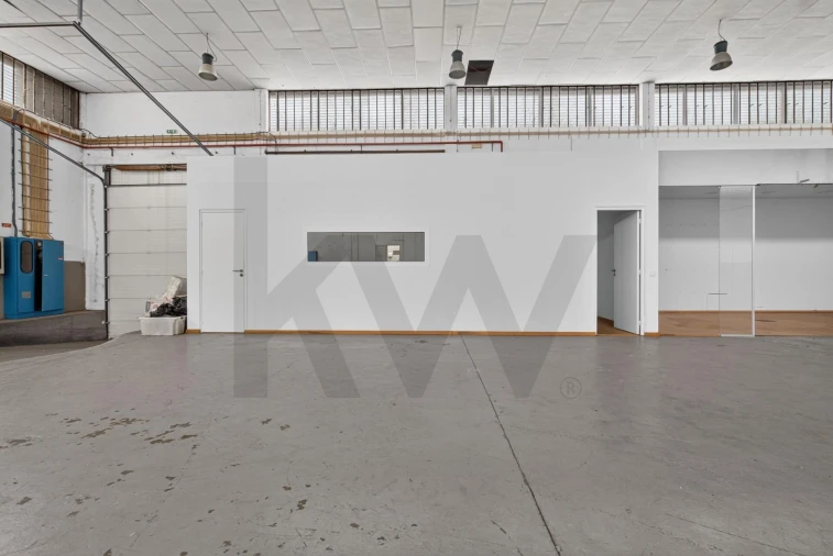 Armazém para Venda em Vila de Cucujães Foto 11