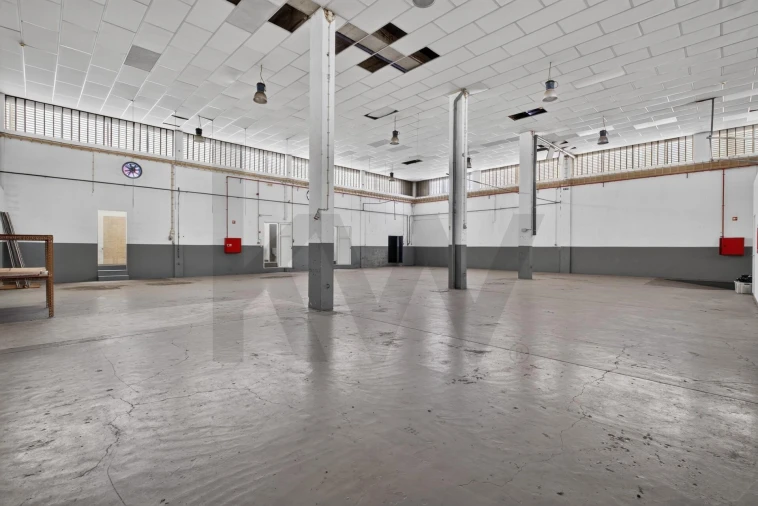 Armazém para Venda em Vila de Cucujães Foto 7