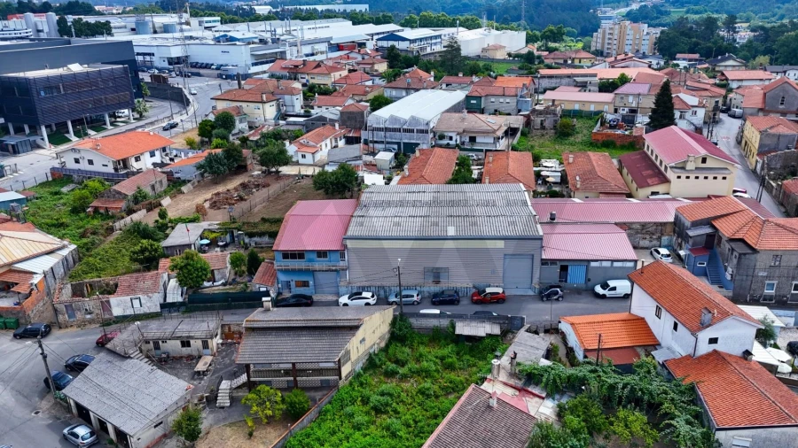 Armazém para Venda em Vila de Cucujães
