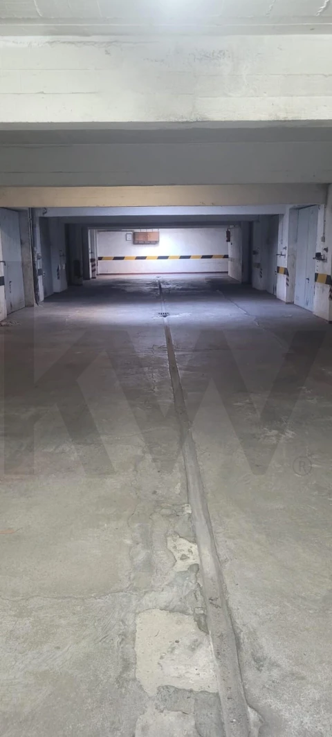 Garagem para Arrendamento em Massamá e Monte Abraão