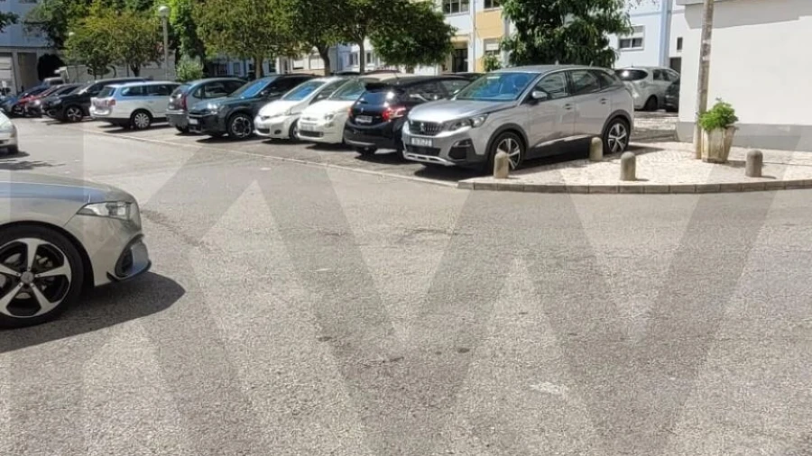 Garagem para Arrendamento em Massamá e Monte Abraão