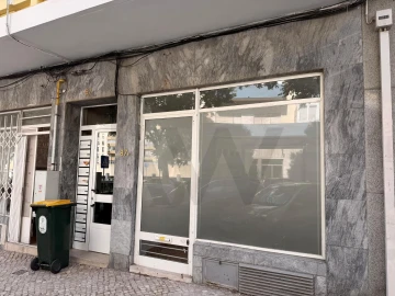 Loja para Arrendamento em Benfica