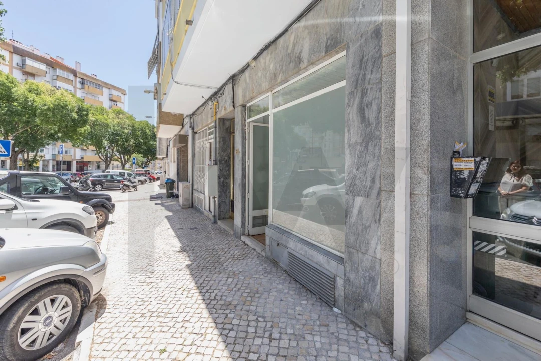 Loja para Arrendamento em Benfica Foto 10