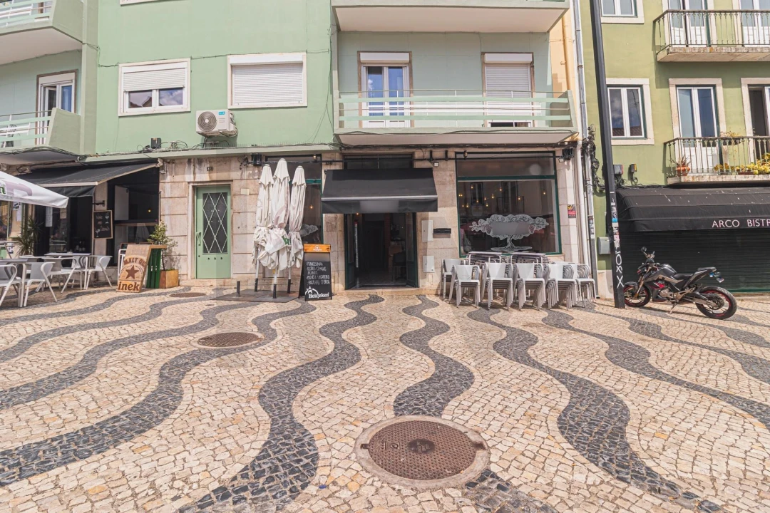 Loja para Venda em Almada, Cova da Piedade, Pragal e Cacilhas Foto 1