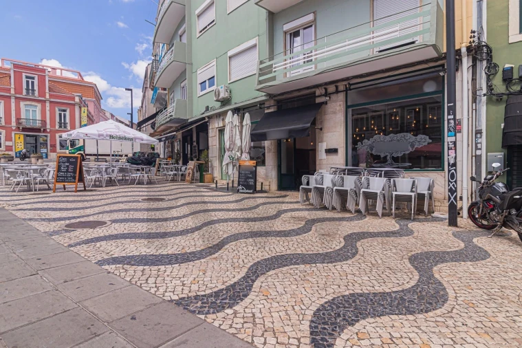 Loja para Venda em Almada, Cova da Piedade, Pragal e Cacilhas Foto 27