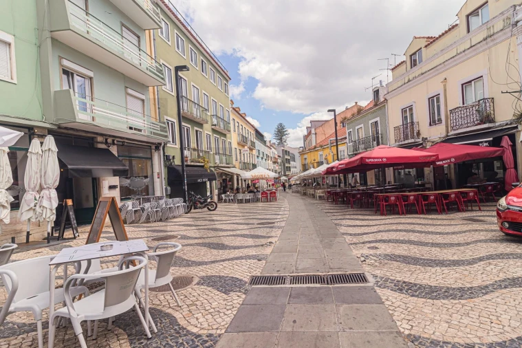 Loja para Venda em Almada, Cova da Piedade, Pragal e Cacilhas Foto 2