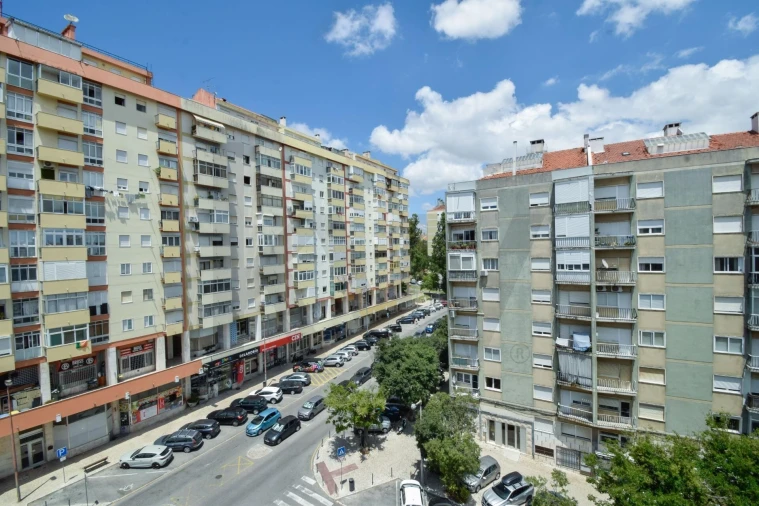 Apartamento T3 para Arrendamento em Benfica Foto 27