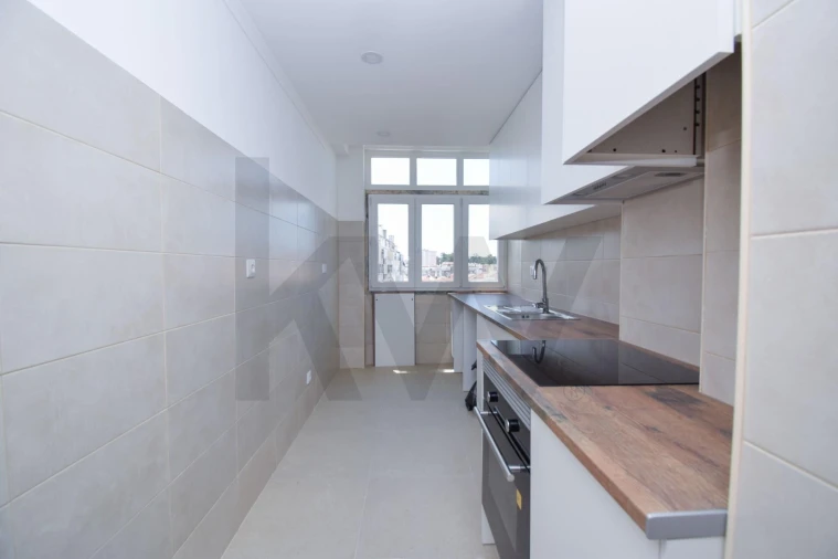 Apartamento T3 para Arrendamento em Benfica Foto 9