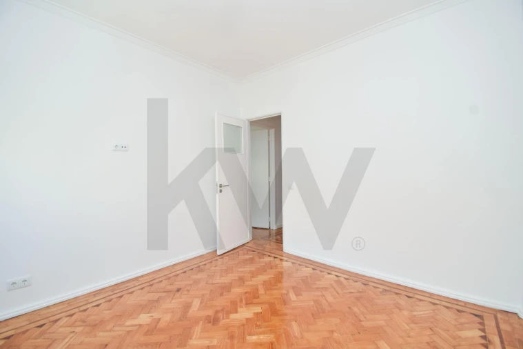 Apartamento T3 para Arrendamento em Benfica Foto 6