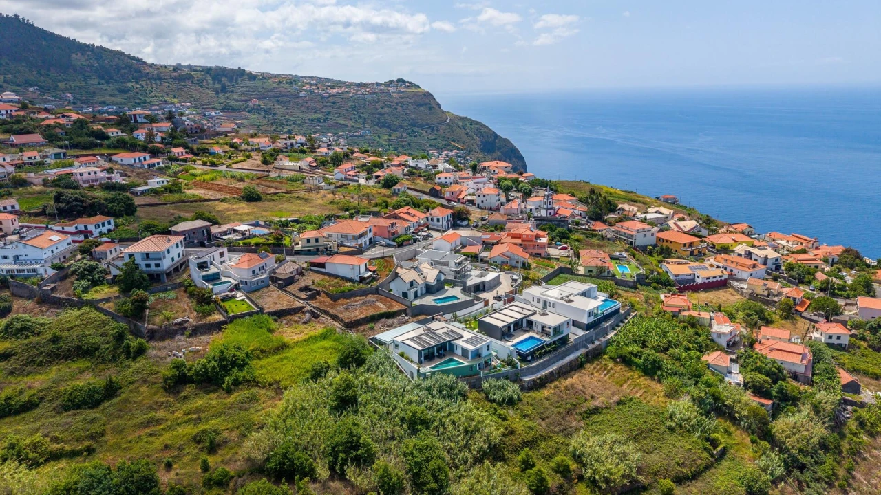 Moradia T3 para Venda em Arco da Calheta Foto 21