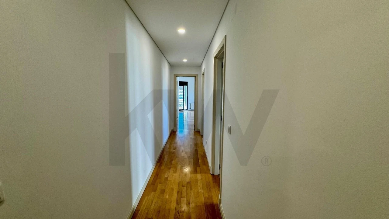 Apartamento T3 para Arrendamento em Campolide Foto 25